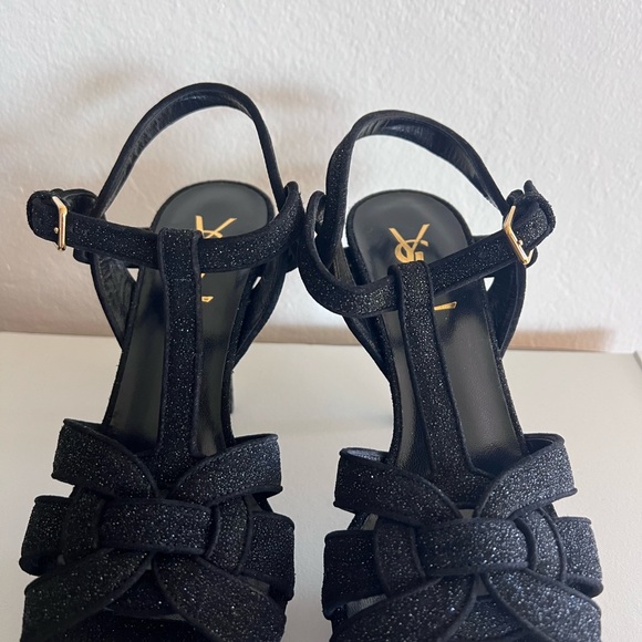 YSL tribute platform - Picture 9 of 12